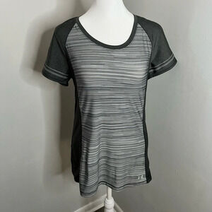 Under Armour HeatGear Womens Fitted Athletic Tee Gray Black Size Medium Workout